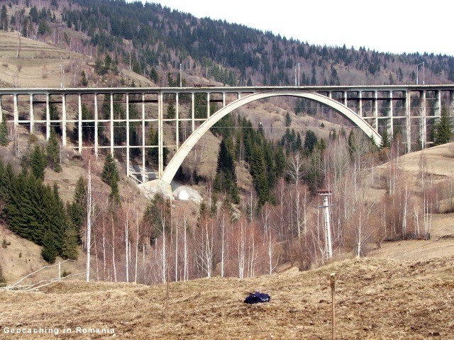 Valea Caracau Valea ascunsa a paraului Caracau<br /> Viaductul Caracau - Livez-Ciuc