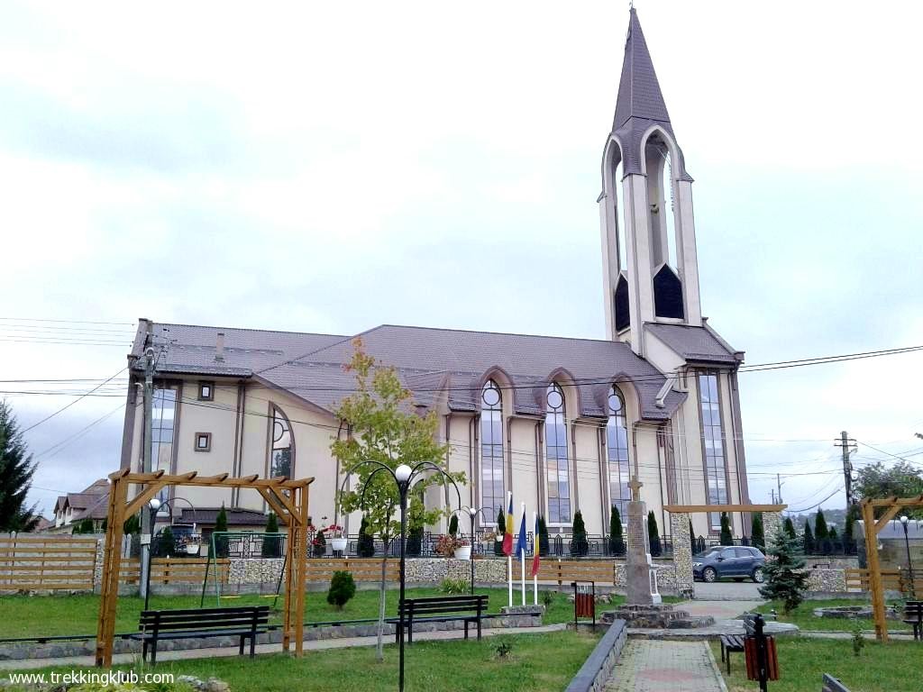 Biserica moderna Biserica romano-catolica Sfantul Mihail - Satu Nou