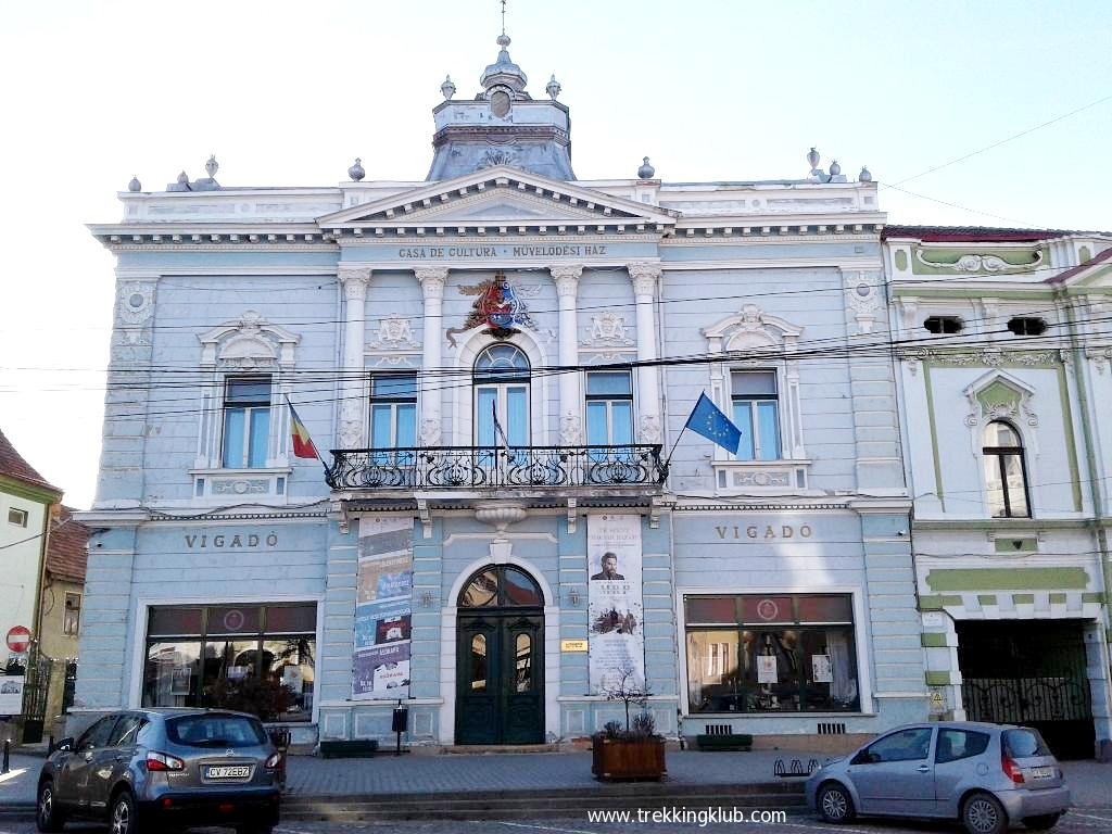 Dupa masa tarziu Casa de cultura Vigado - Targu Secuiesc