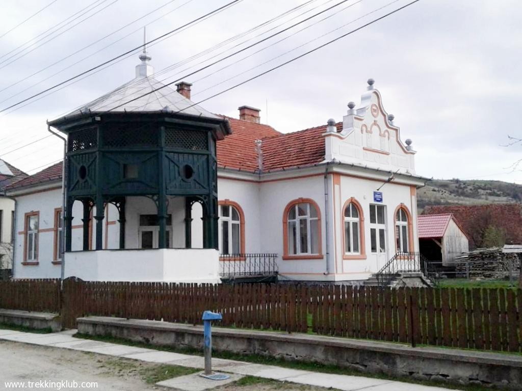 Casa veche cu pridvor acoperit Gradinita - Ocland