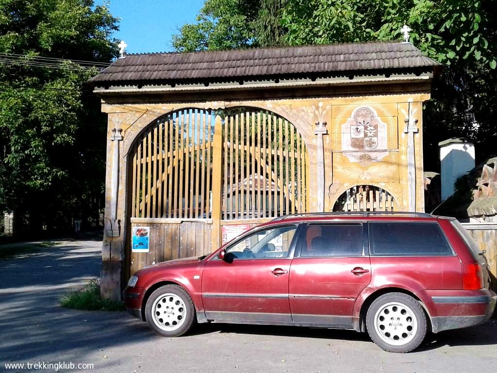 Poarta ridicata in 1930 Cea mai veche poarta secuiasca - Calugareni