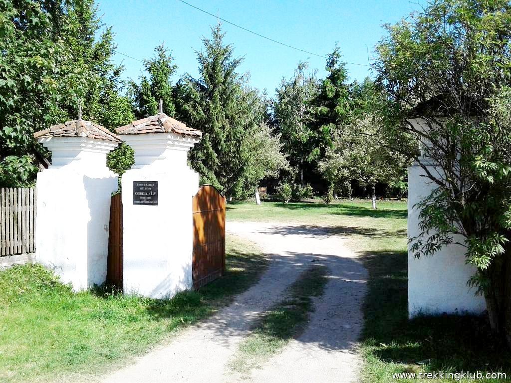 Poarta de piatra Conacul Cserei - Racu