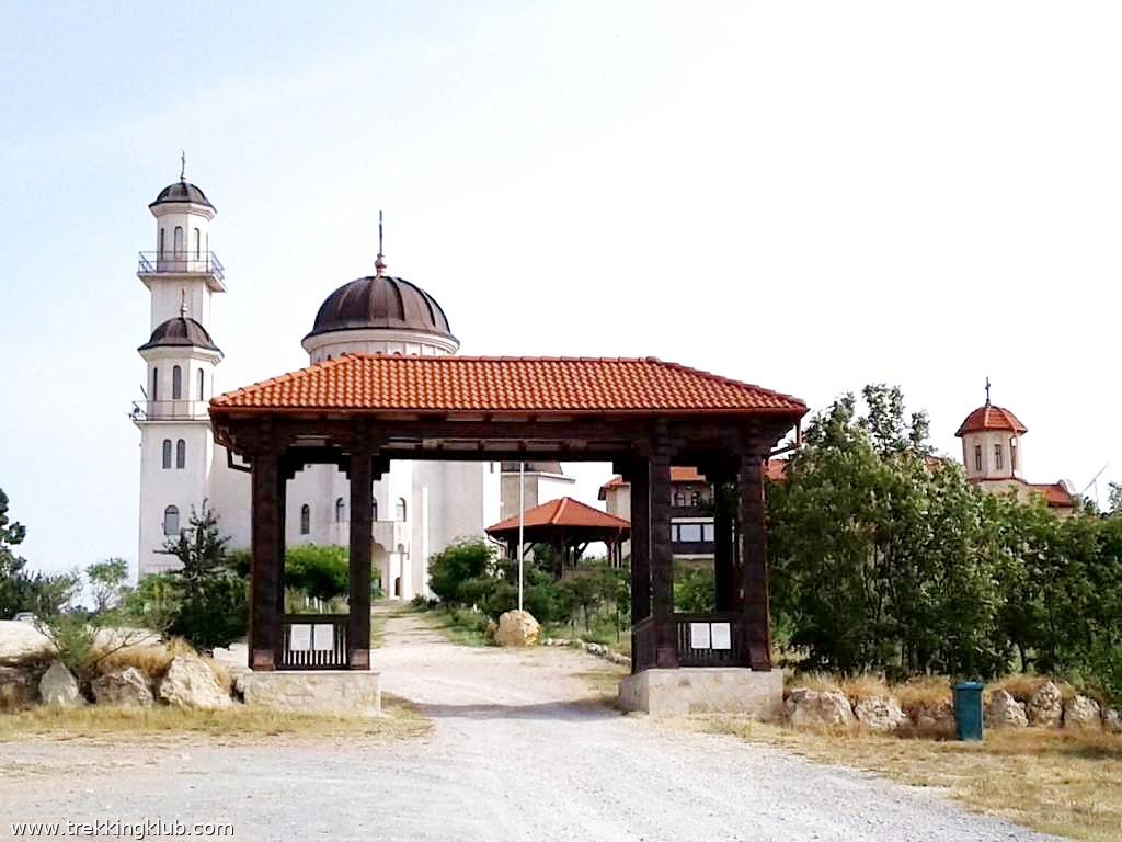 Poarta de intrare Manastirea Sfantul Ioan Casian