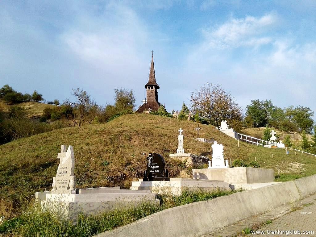 Cimitirul de sub biserica Biserica de lemn - Ciumarna