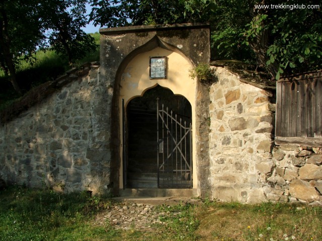 Poarta de intrare Biserica Sfantul Nicolae - Fantanele