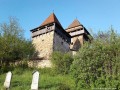 Biserica fortificata - Viscri Sub bastion Viscri biserica evangelica fortificata cetate taraneasca