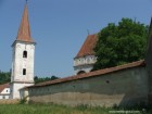 Zidul bisericii si turnul cu clopote