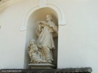 Statuia deasupra intrarii