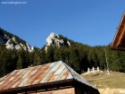 Deasupra cabanei Cabana Curmatura Piatra Craiului
