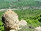 Pietrele Rotunde - Chiojdu Deasupra satului Pietrele Rotunde Chiojdu