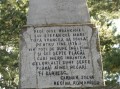 Text scris pe monument