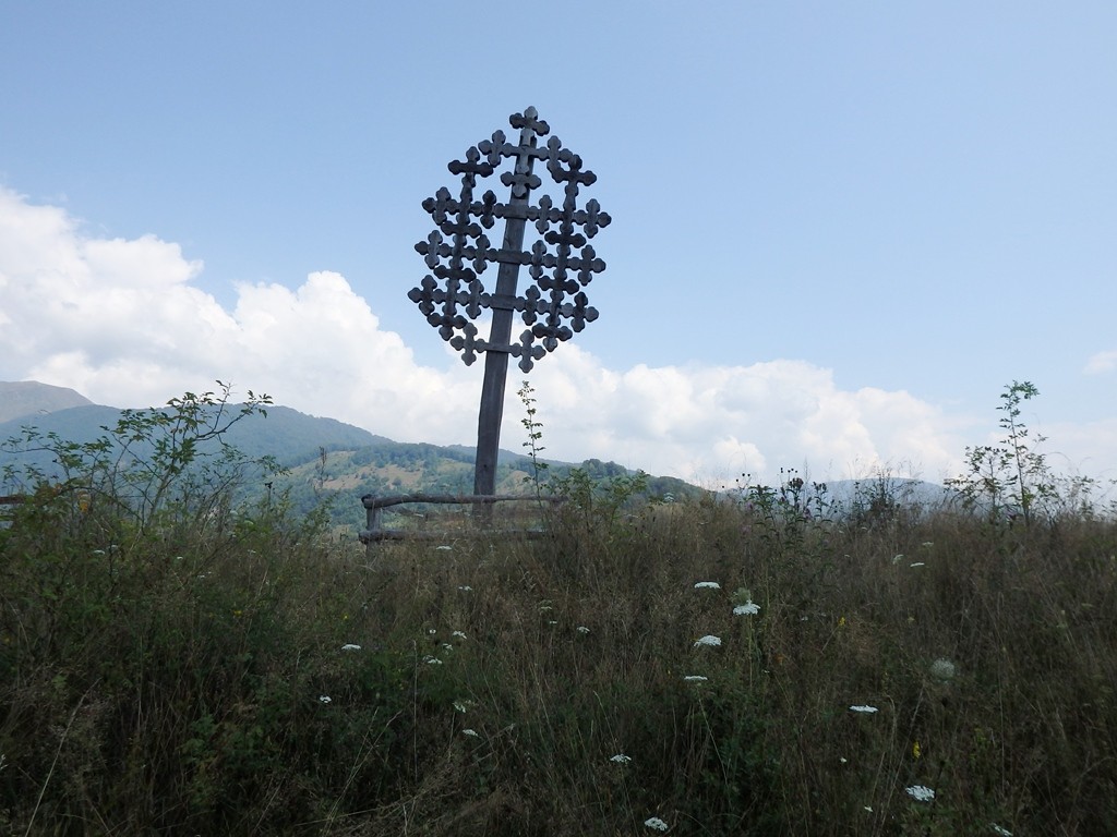 Crucea de langa satul Inelet - Muntii Cernei