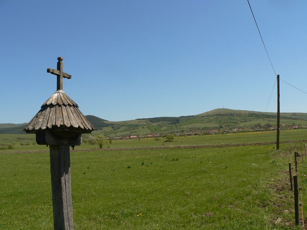 Crucea dintre Lutoasa si Estelnic