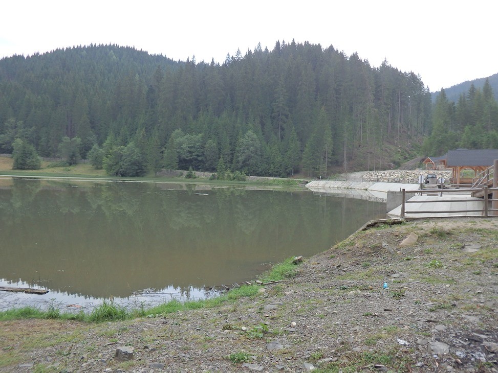 Lacul Iezer din Obcina Feredeului