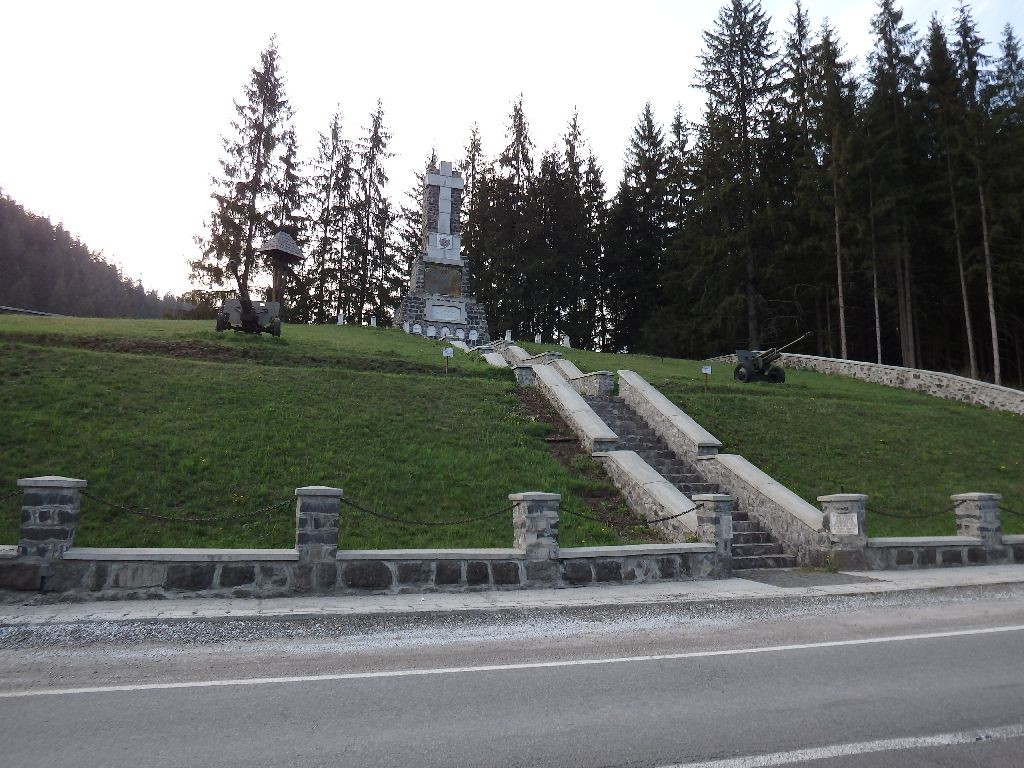 Mausoleul Eroilor Toplita Mausoleul Eroilor Romani - Toplita