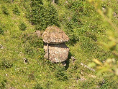 Hribul de piatra de pe Valea Jidanului