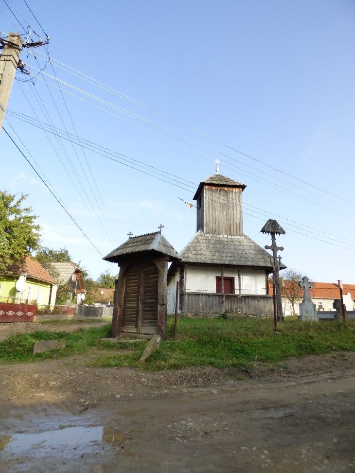 Biserica ortodoxa de lemn - Papauti