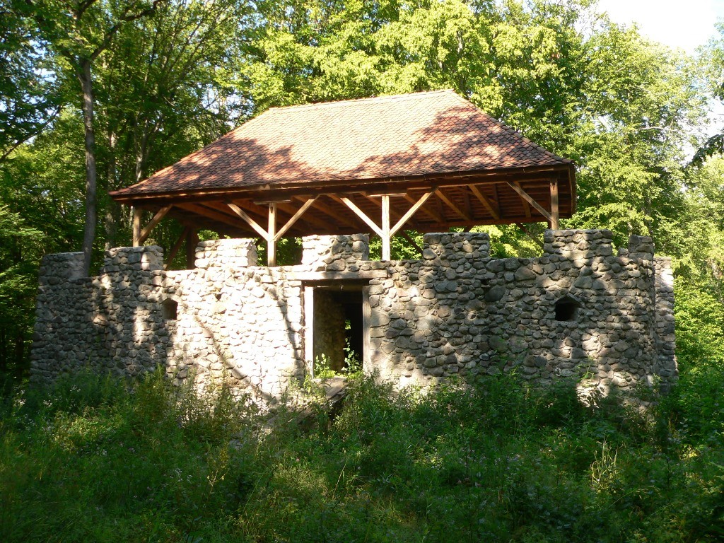 Cetatea Reka - reconstituire Ruinele cetatii Reka