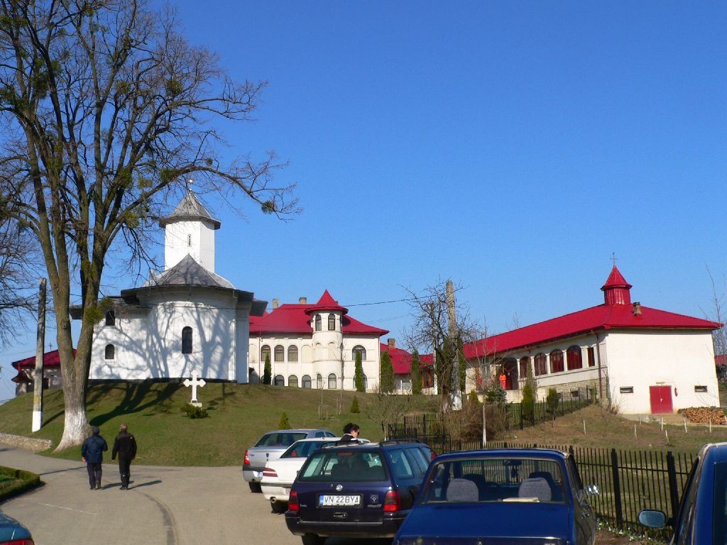 Manastirea Sihastru - Ploscuteni