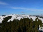 Vedere spre nord-est de pe punctul somital Vedere spre nord-est de pe punctul somital