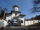 Manastirea Buciumeni - poarta de intrare