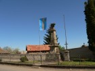 Monument al eroilor - in fata bisericii