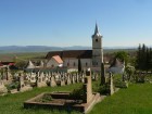 Biserica-cetate Sanzieni - vedere din cimitir biserica sanzieni