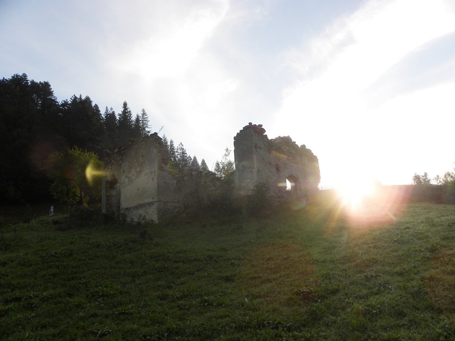 Ruinele capelei catolice - Vama Buzaului