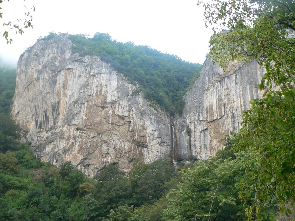 Cascada Vanturatoarea - Muntii Cernei